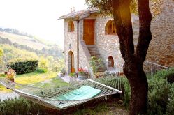 Poggio all'Olmo self-catering vacation rooms and apartments on a Chianti vineyard