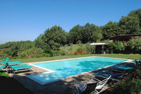 Accommodation with swimming pool in Chianti