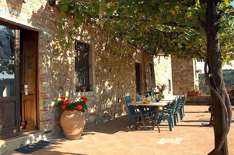 Tuscan villa to rent for up to 13 people